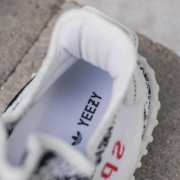 Yeezy Boost 350 V2 Zebra Sneakers - Picture 4 of 6